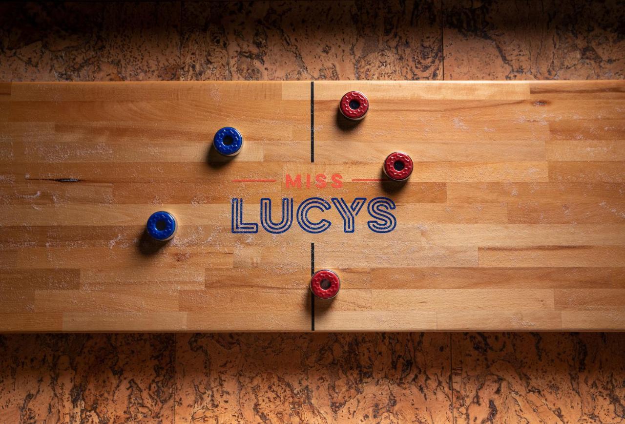 Lylo Auckland Hotel Exteriör bild Miss Lucy's