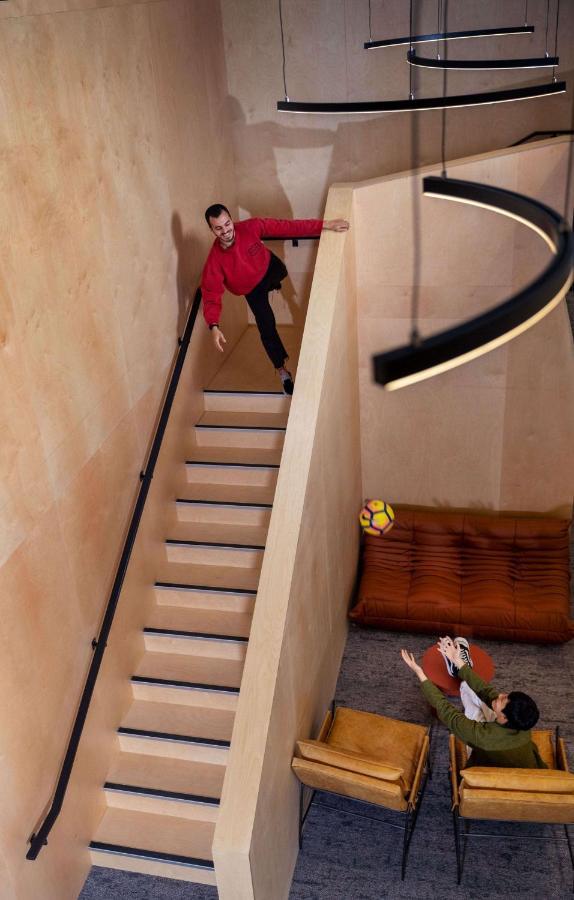 Lylo Auckland Hotel Exteriör bild The staircase