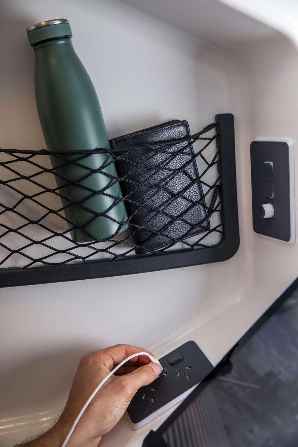 Lylo Auckland Hotel Exteriör bild A wallet and a mobile phone in a train pocket