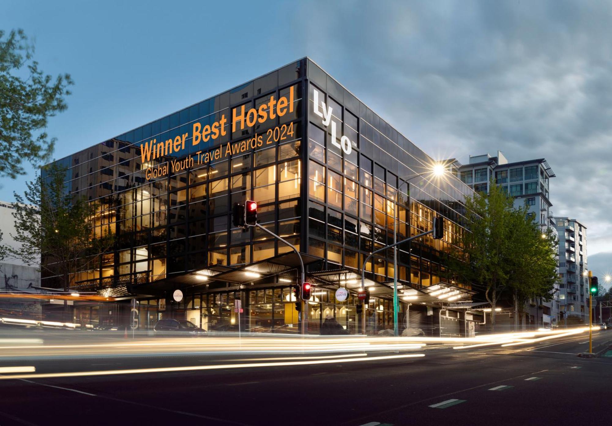Lylo Auckland Hotel Exteriör bild The award-winning hostel in Frankfurt